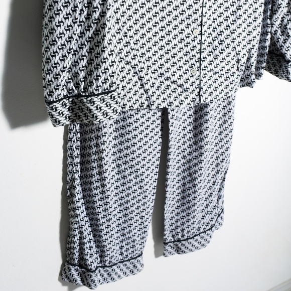 Victoria's Secret Reindeer Christmas Pajamas Black Deer Pajama Set Medium - Picture 7 of 8